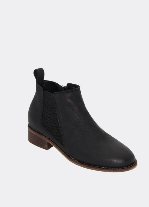 Kyle-Black boots