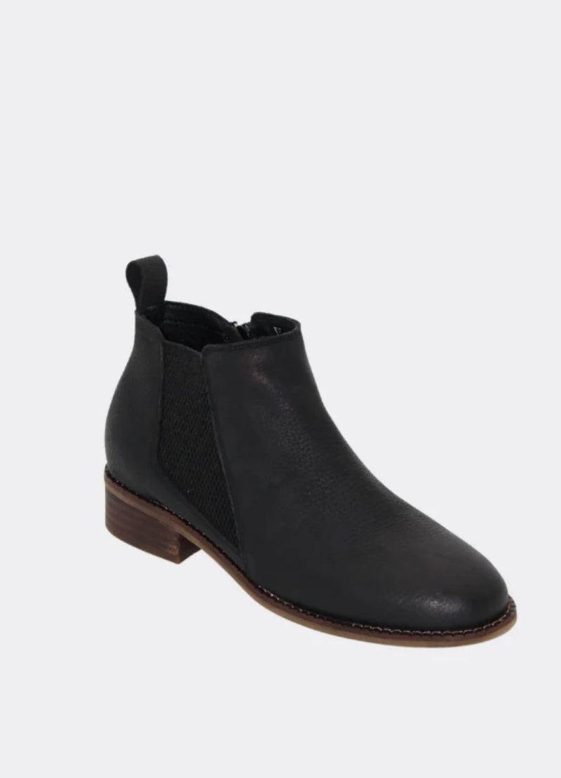 Kyle-Black boots