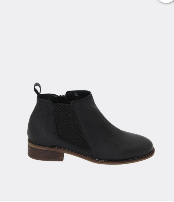 Kyle-Black boots